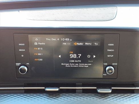 Used 2024 Kia Carnival LX image 13