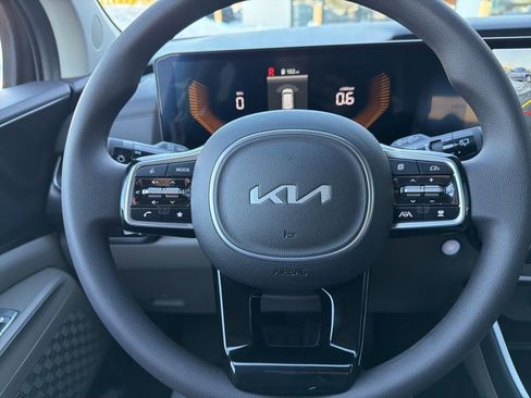 New 2026 Kia Carnival LX FWD image 36