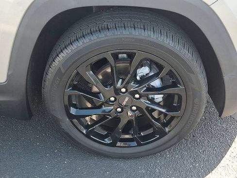 Used 2023 GMC Terrain SLT w/ Elevation Edition FWD image 8