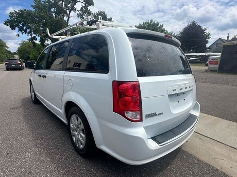 Used 2020 Dodge Grand Caravan SE w/ UConnect Hands-Free Group FWD image 8