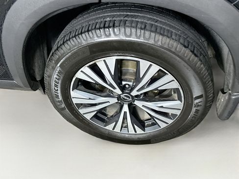 Used 2023 Nissan Rogue SV w/ SV Premium B Package FWD image 11