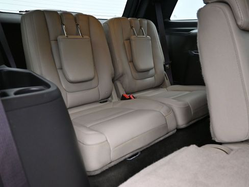 Used 2015 Ford Explorer XLT w/ Equipment Group 202A FWD image 40