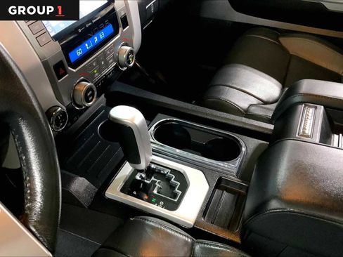 Used 2021 Toyota Tundra Limited w/ Limited Premium Package AWD/4WD image 17
