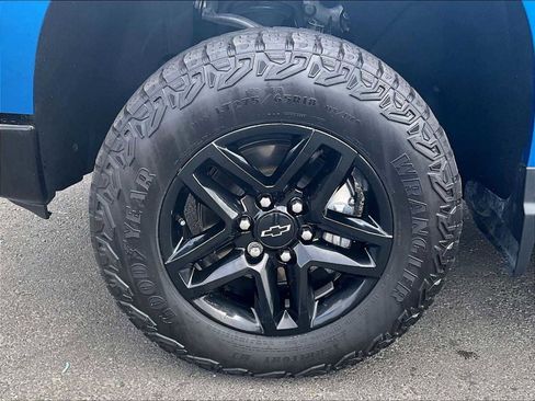 Used 2024 Chevrolet Silverado 1500 Custom Trail Boss w/ LPO, Dark Essentials Package AWD/4WD image 12