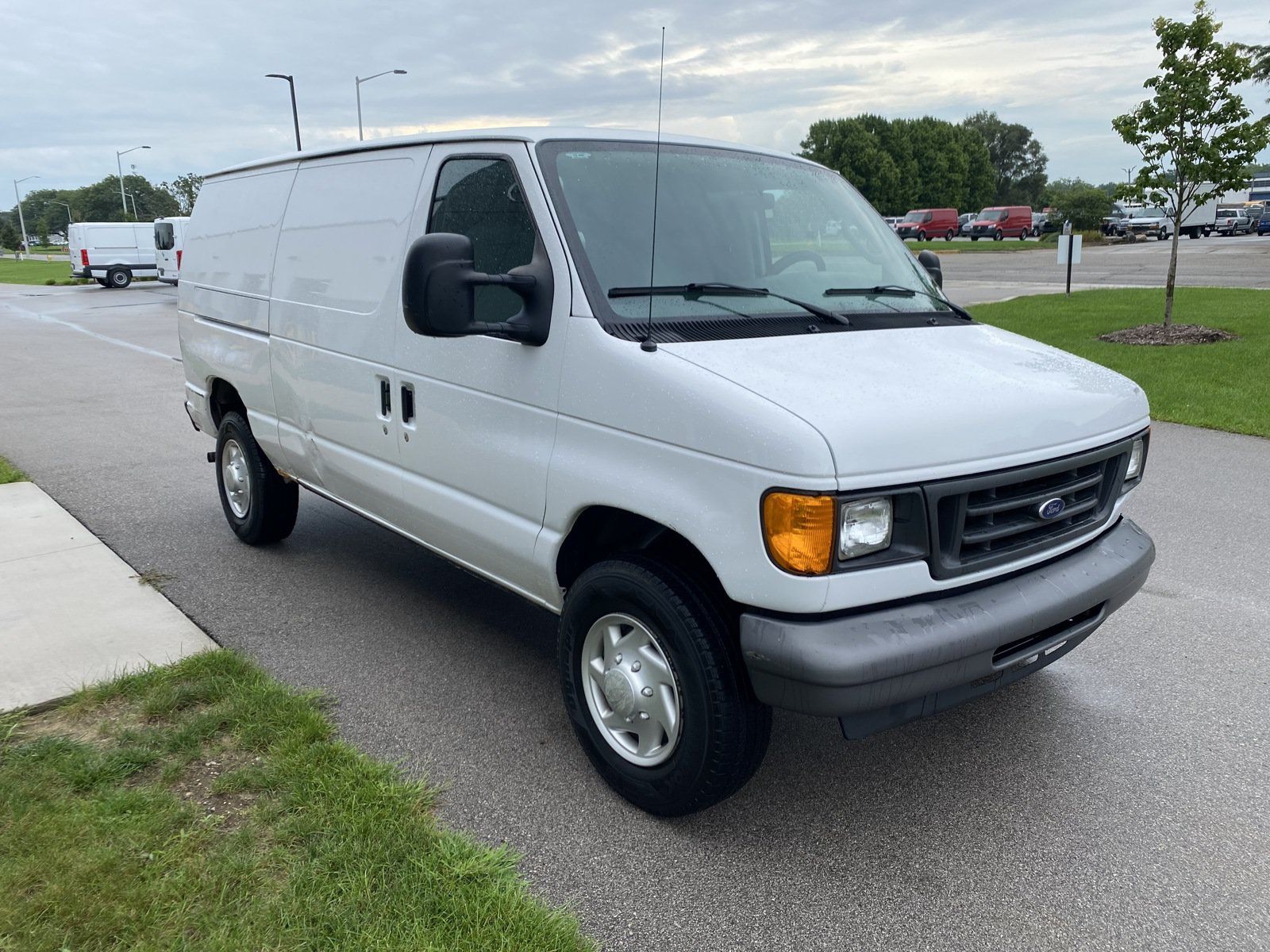 Used 2007 Ford E-250 and Econoline 250 RWD image 2