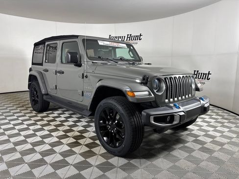 Used 2023 Jeep Wrangler Unlimited Sahara w/ Cold Weather Group AWD/4WD image 3