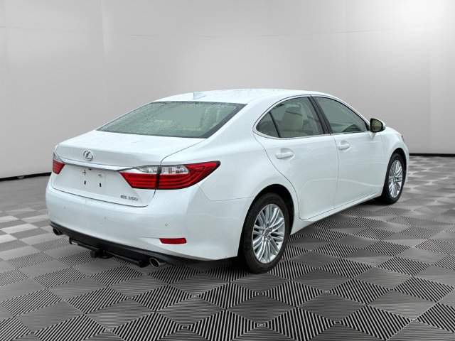 Used 2015 Lexus ES 350 w/ Luxury Package FWD image 5
