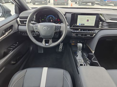 Used 2025 Toyota Camry SE w/ Convenience Package image 28