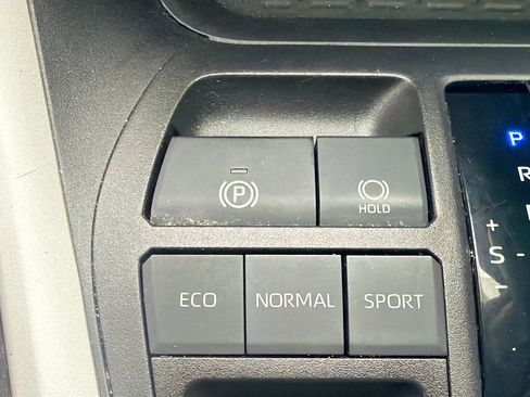 Used 2020 Toyota RAV4 XLE Premium image 29