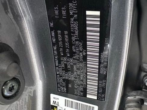 Used 2023 Toyota Highlander XLE AWD/4WD image 35