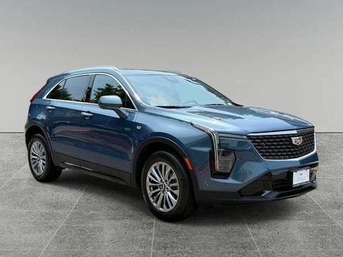 Used 2025 Cadillac XT4 Premium Luxury FWD image 9