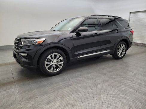 Used 2022 Ford Explorer XLT w/ Equipment Group 202A RWD image 2
