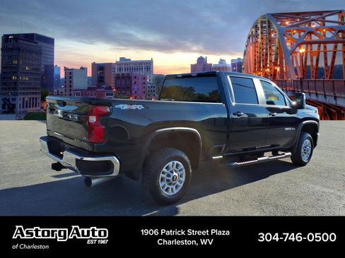 Used 2024 Chevrolet Silverado 2500 LT image 3