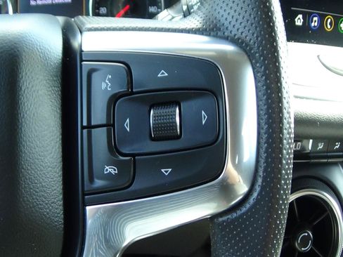 Used 2025 Chevrolet Blazer LT FWD image 21
