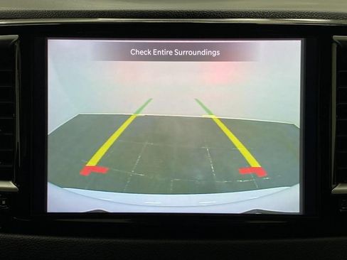 Used 2024 Chrysler Pacifica Touring-L image 23