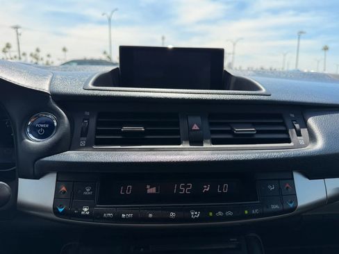 Used 2015 Lexus CT 200h w/ Navigation Package FWD image 19