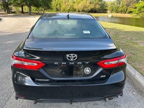 Used 2019 Toyota Camry SE w/ Convenience Package image 4