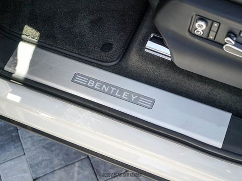 Used 2021 Bentley Bentayga AWD/4WD image 28
