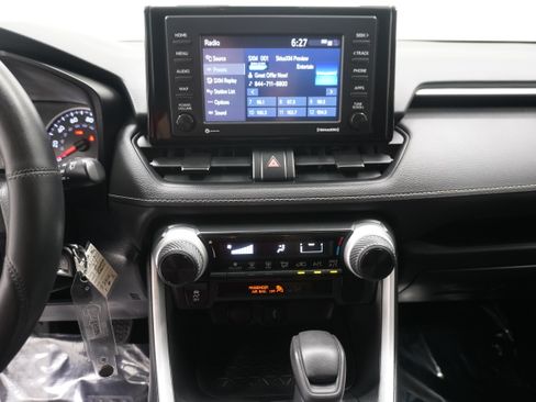 Used 2021 Toyota RAV4 LE FWD image 17