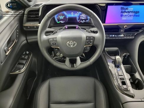 Used 2025 Toyota Crown Platinum AWD/4WD image 26