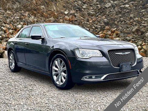 Used 2017 Chrysler 300 Limited w/ Value Package AWD/4WD image 10