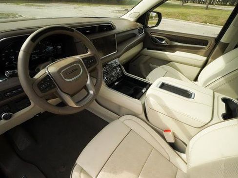 Used 2024 GMC Yukon Denali w/ Denali Reserve Package image 25