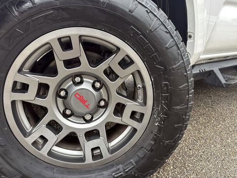 Used 2017 Toyota Tacoma TRD Sport w/ Tow Package image 5