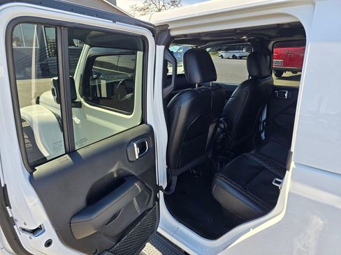 Used 2021 Jeep Gladiator Overland AWD/4WD image 15