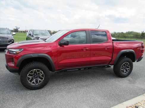 Used 2024 Chevrolet Colorado ZR2 w/ ZR2 Convenience Package III image 4