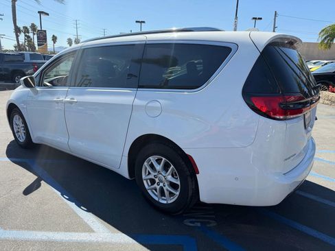 Used 2021 Chrysler Pacifica Touring-L w/ Premium & Safety Sphere Group FWD image 6