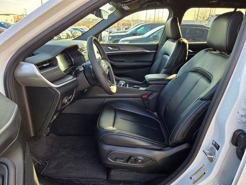 New 2025 Jeep Grand Cherokee Limited image 14
