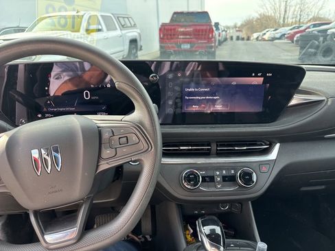 Used 2024 Buick Envista Preferred image 12