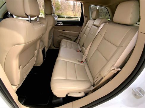 Used 2020 Jeep Grand Cherokee Limited image 19