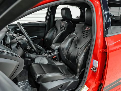 Used 2013 Ford Focus ST FWD image 39