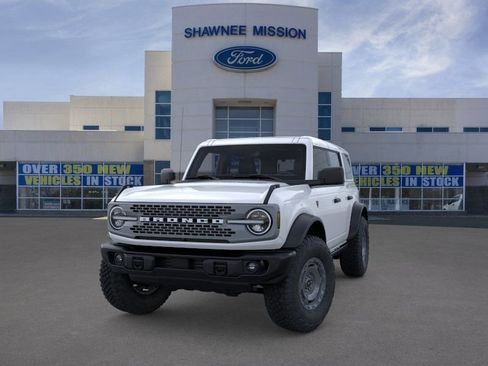 New 2025 Ford Bronco Badlands w/ Sasquatch Package AWD/4WD image 2