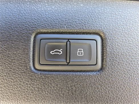 Used 2020 Audi Q7 3.0T Premium Plus image 11