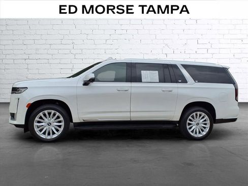 Used 2024 Cadillac Escalade ESV Luxury RWD image 2