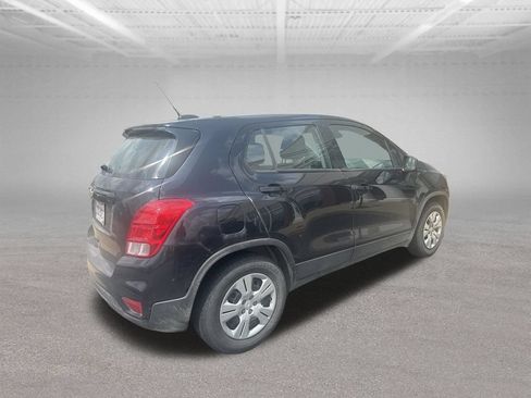 Used 2018 Chevrolet Trax LS FWD image 2