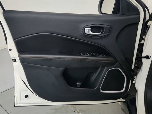 Used 2019 Jeep Compass Limited AWD/4WD image 16