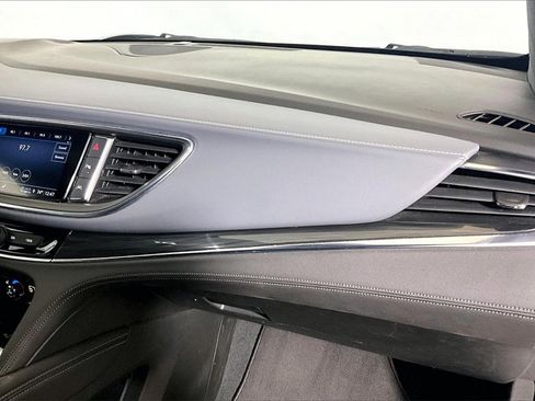 Used 2024 Buick Enclave Premium image 12