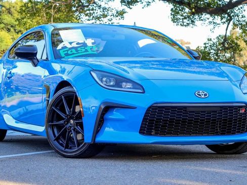 Used 2022 Toyota GR86 Premium w/ ALL Weather Mat Package (TMS) image 2