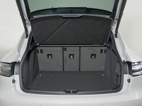 New 2026 Porsche Macan image 13