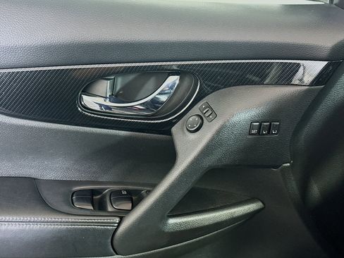 Used 2018 Nissan Rogue SL FWD image 15