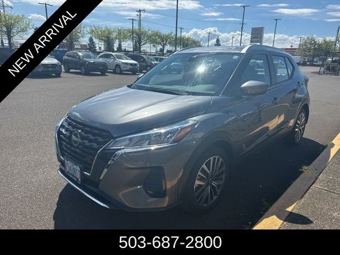Used 2022 Nissan Kicks SV FWD image 1
