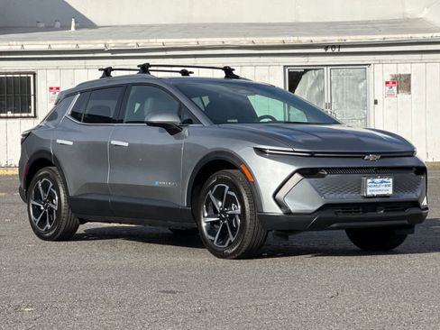 New 2026 Chevrolet Equinox EV LT image 9