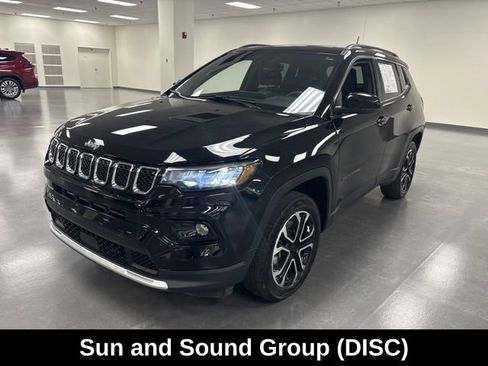 Used 2023 Jeep Compass Limited w/ Sun and Sound Group AWD/4WD image 3