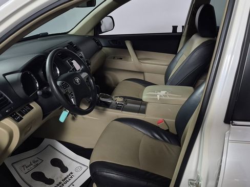 Used 2013 Toyota Highlander FWD image 9