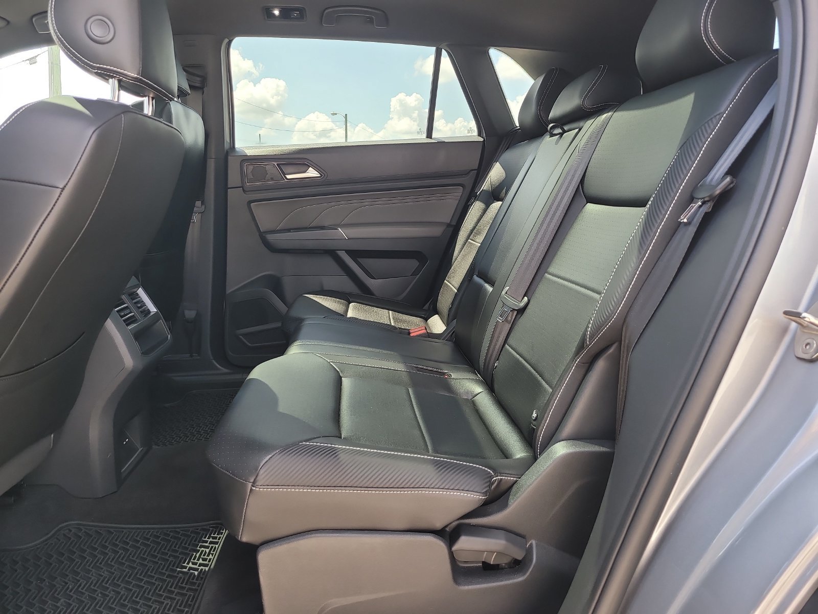 Used 2021 Volkswagen Atlas Cross Sport SE w/ Panoramic Sunroof Package FWD image 9