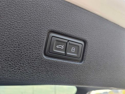 Used 2023 Audi SQ8 Prestige AWD/4WD image 15