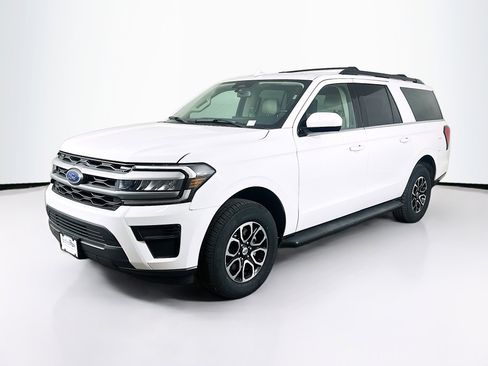 Used 2024 Ford Expedition Max XLT image 3